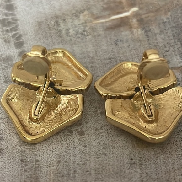 Swarovski Swan Green Emerald Clip-On Earrings - Picture 5 of 6